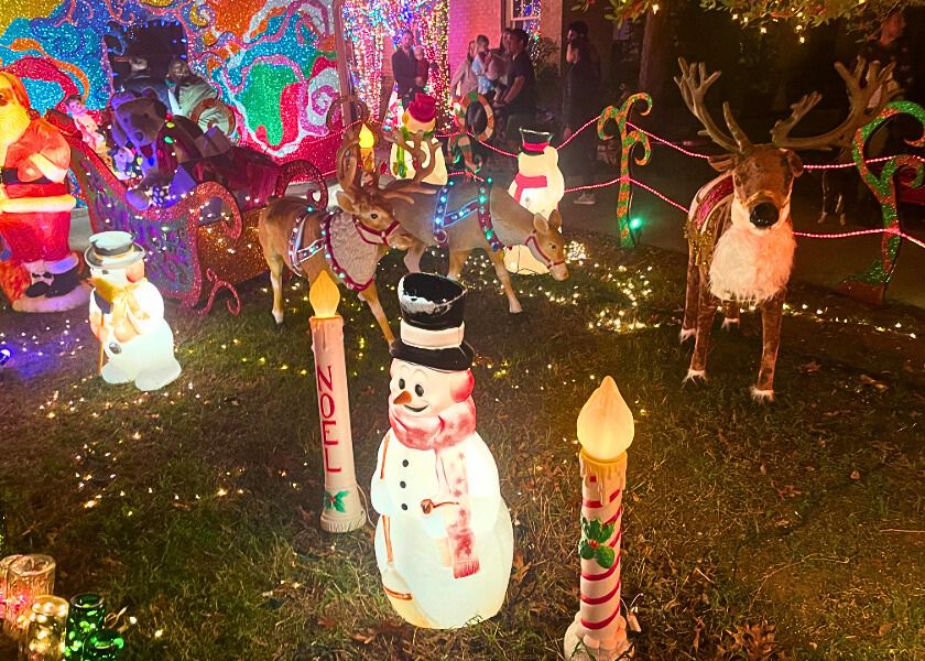 Hollywood Heights Christmas lights