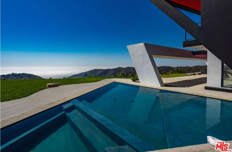 triangles, Malibu, airport