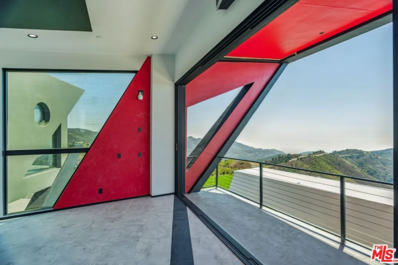 triangles, Malibu, airport