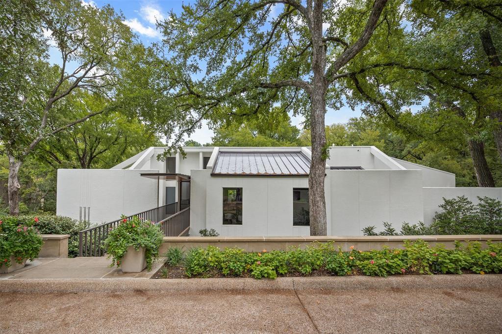 Modern Showpiece in Westover