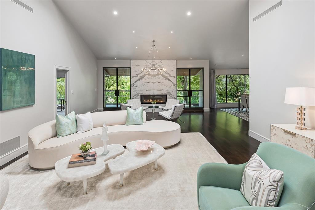 Modern Showpiece in Westover