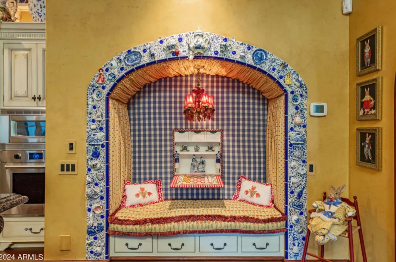 torturing, Liberace, Arizona