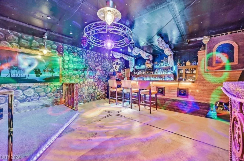 motif, Las Vegas, Capt. Jack Sparrow