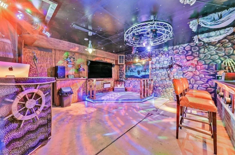 motif, Las Vegas, Capt. Jack Sparrow