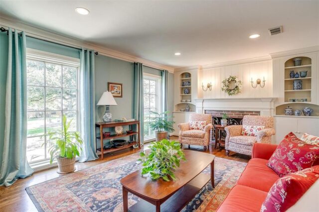 Enchanting Westcliff Cottage