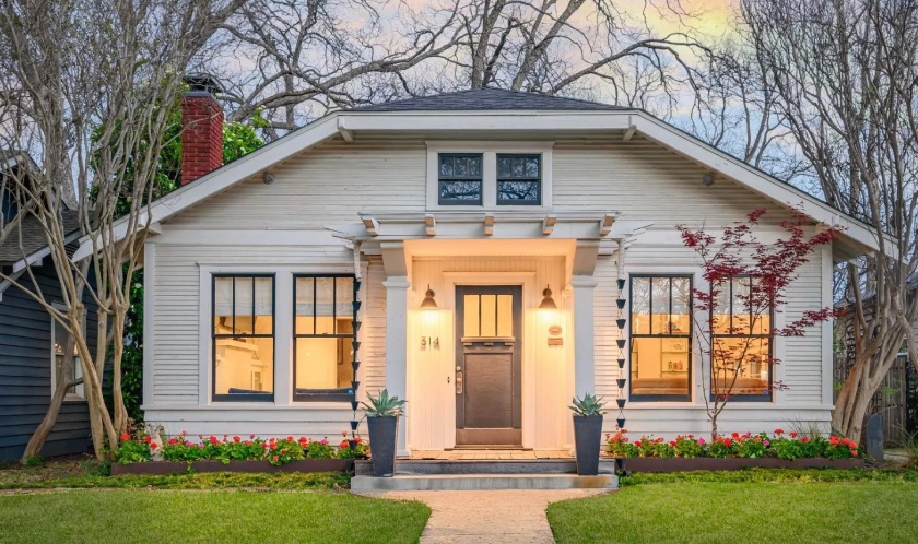 Winnetka Heights Craftsman bungalow