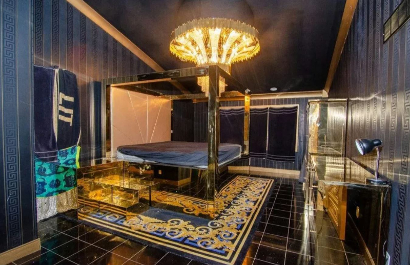 patterns, Michigan, gold toilets