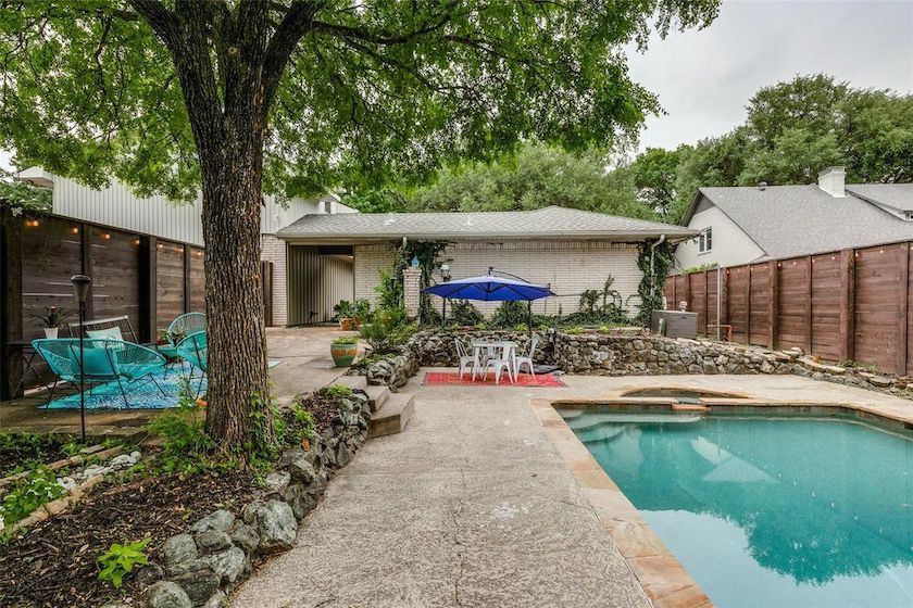 Casa Linda backyard oasis