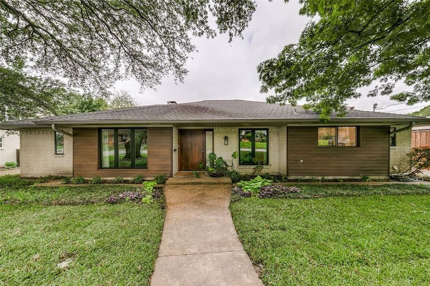 Casa Linda backyard oasis