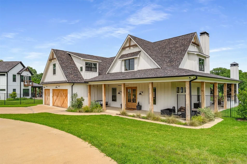 Explore this Cedar Creek lake house.