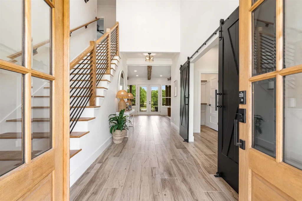 Explore this Cedar Creek lake house.