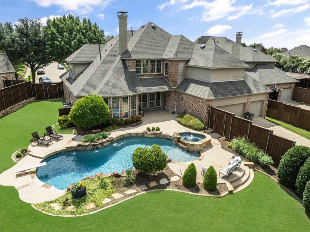 dallas home with pool