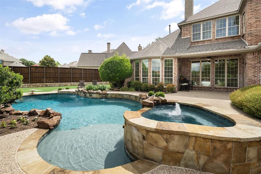 dallas home with pool