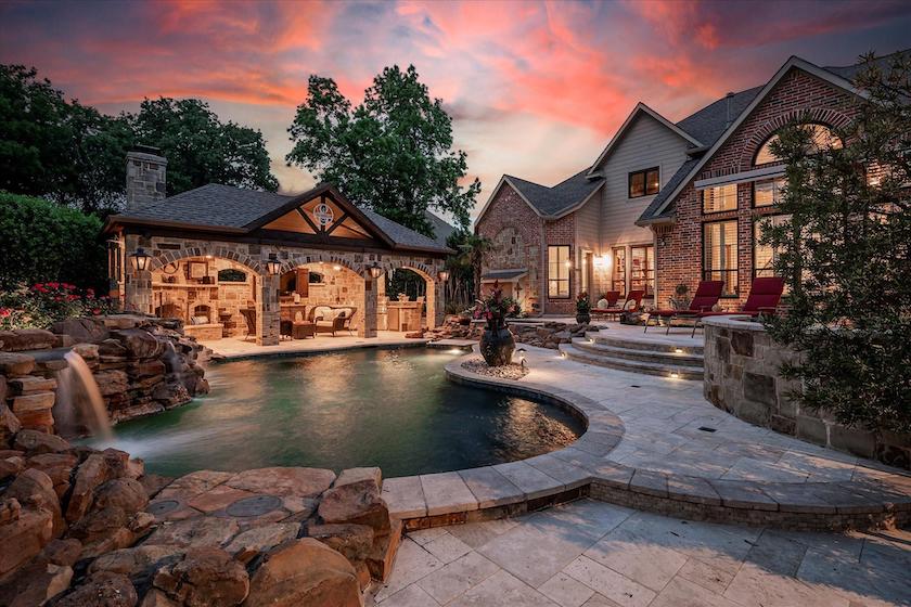 dallas home with pool