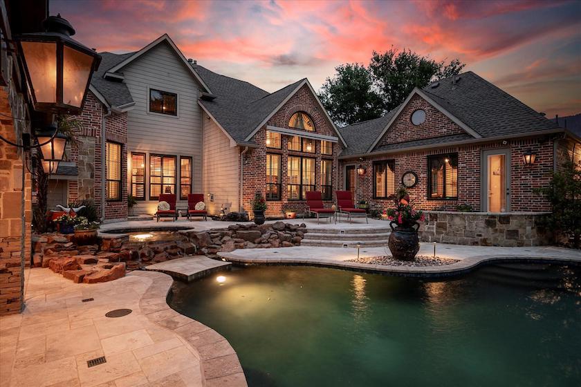 dallas home with pool