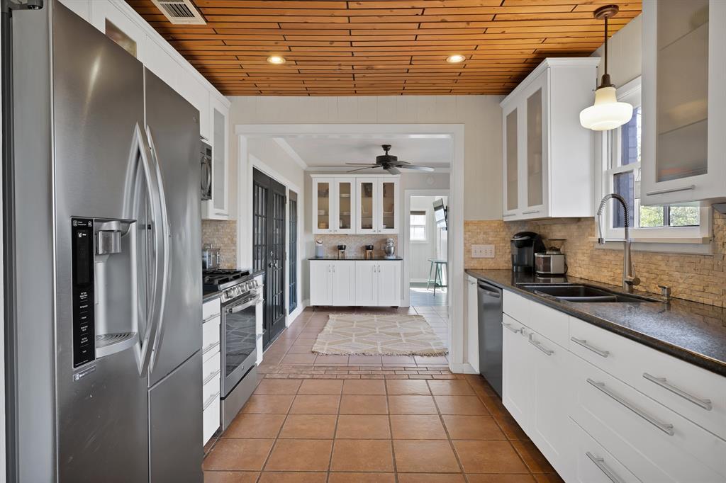Smartly Updated Oakhurst Cottage
