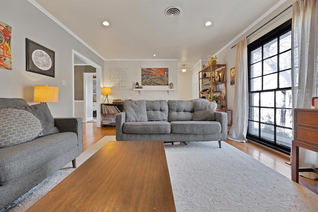 Smartly Updated Oakhurst Cottage