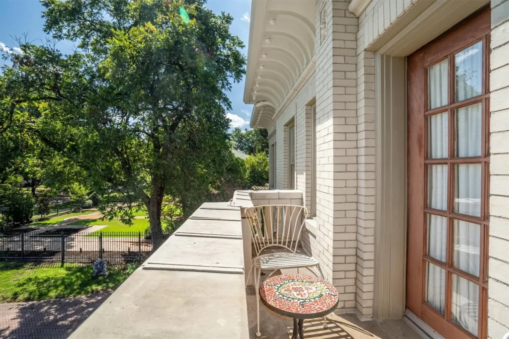 Elizabeth Boulevard's crown jewel