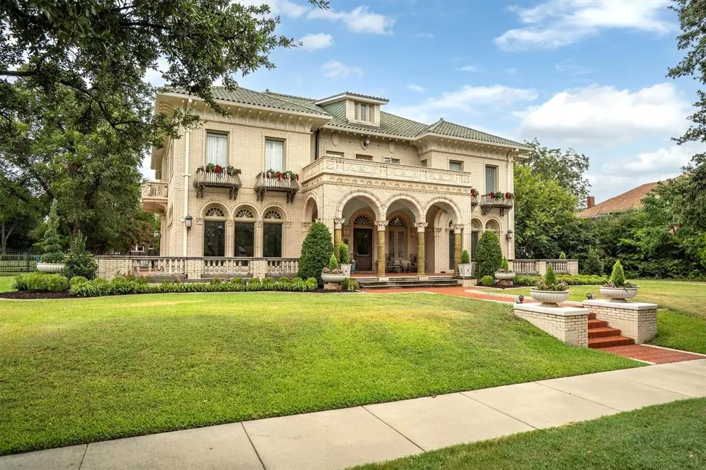 Elizabeth Boulevard's Crown Jewel