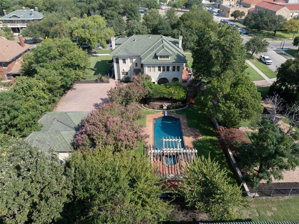 Elizabeth Boulevard's Crown Jewel