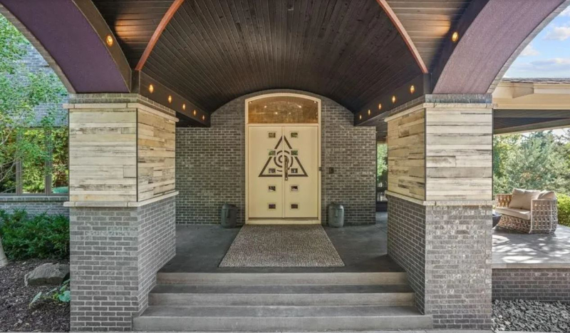 Conjured, Minnesota, portals