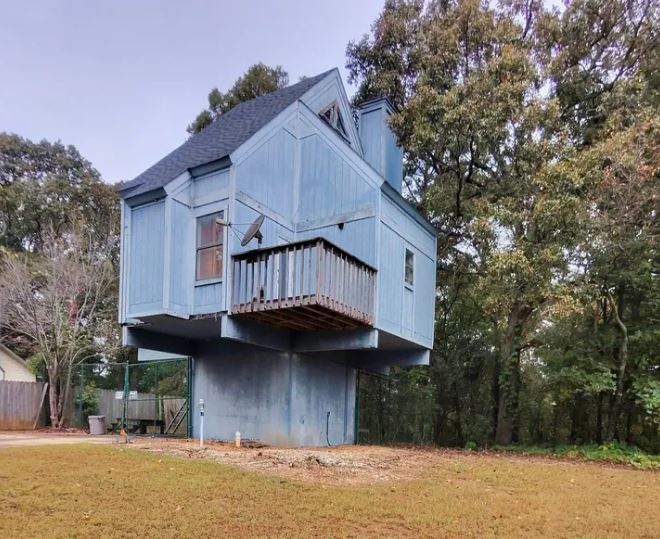 Gravity, Georgia, BYOB