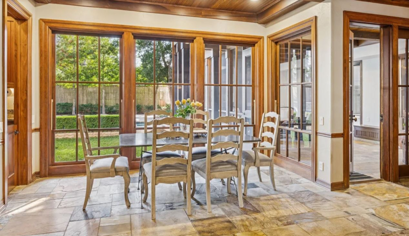Southside Place, Houston, getaway