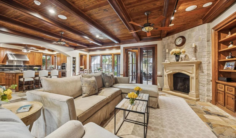 Southside Place, Houston, getaway