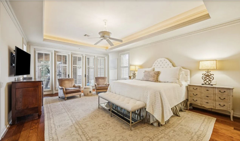 Southside Place, Houston, getaway