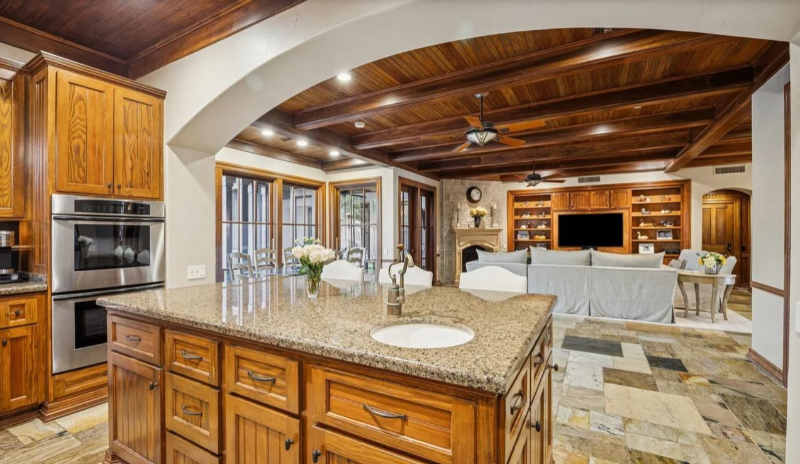 Southside Place, Houston, getaway