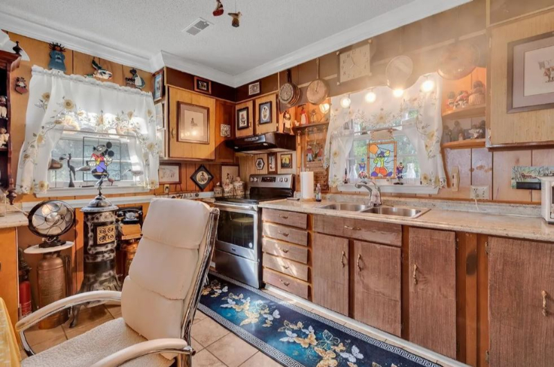 holy crap, South Carolina, hoarder