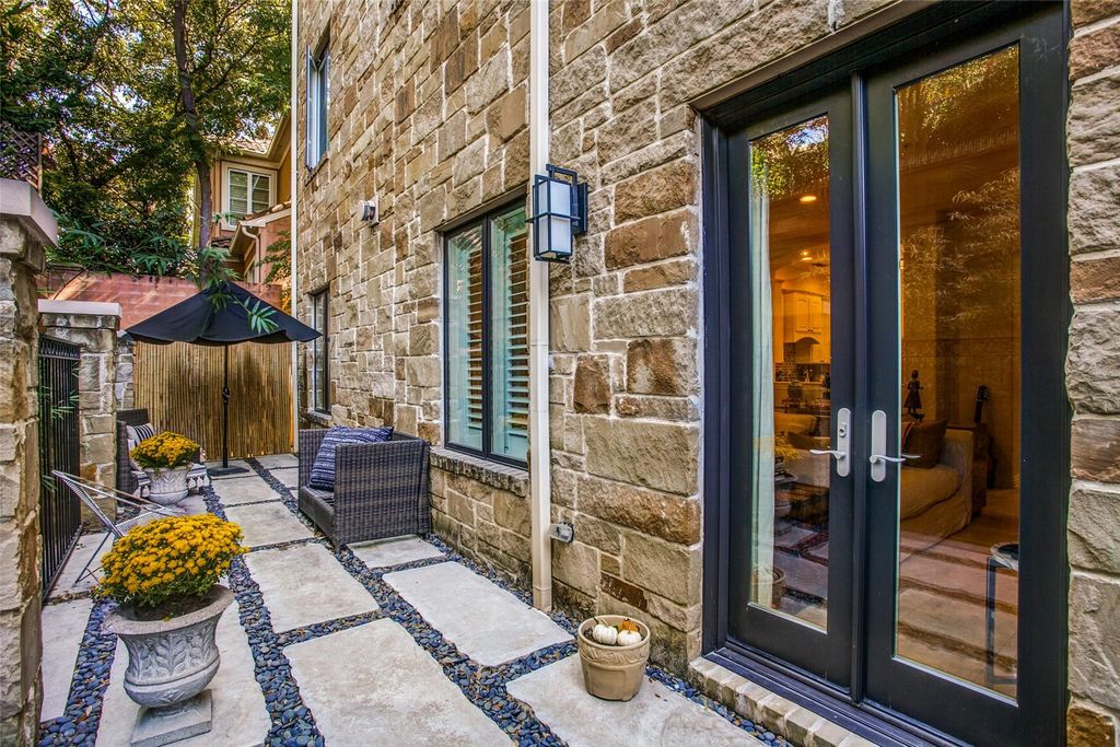 turnkey Residence at Turtle Creek