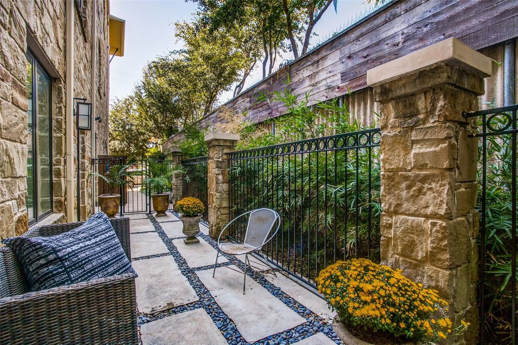 turnkey Residence at Turtle Creek
