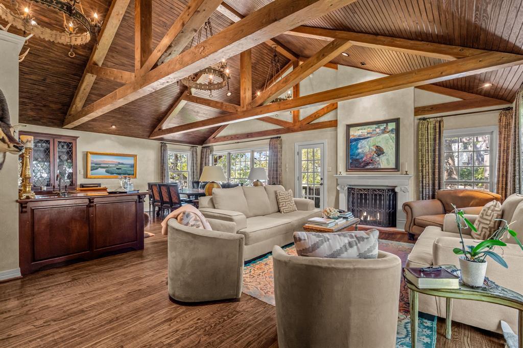 Cul-de-Sac Crestwood Cottage