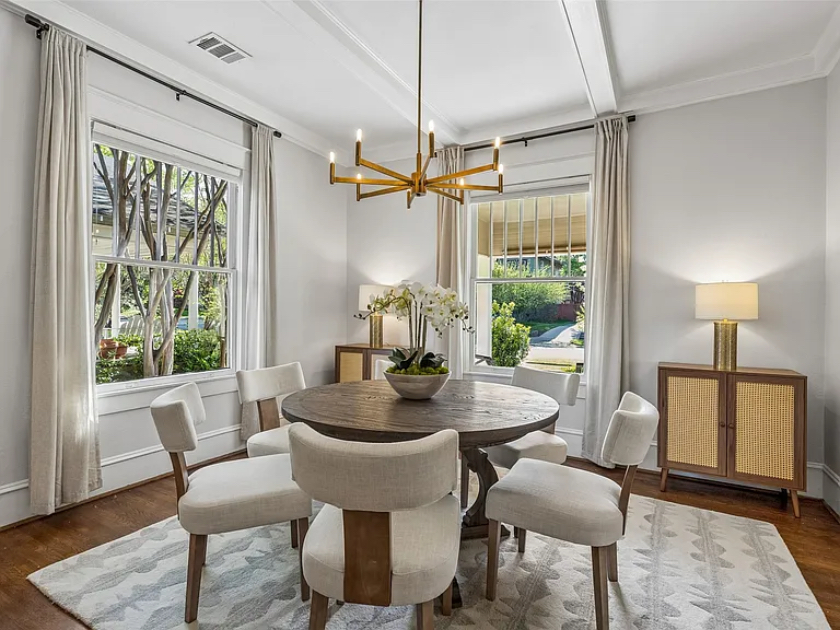 Winnetka Heights Airplane Bungalow