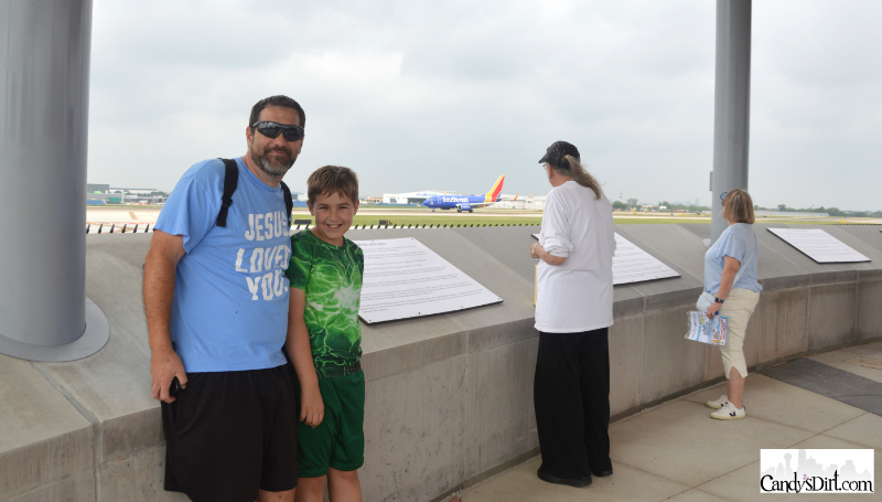 Observation area, Dallas Love Field, airplanes