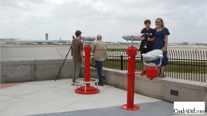 Observation area, Dallas Love Field, airplanes