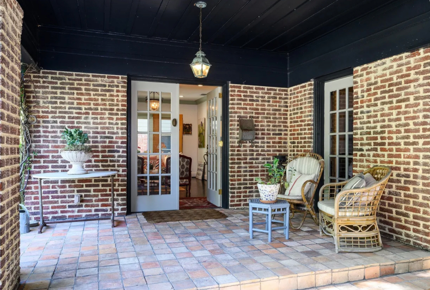 Kessler Park Tudor cottage