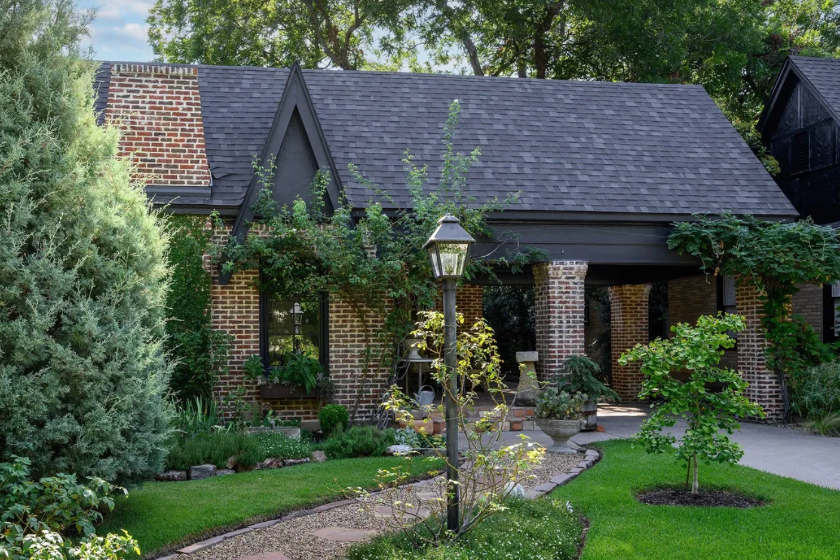 Kessler Park Tudor cottage