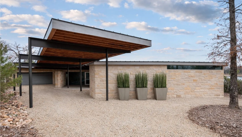  Modern Malakoff lakehouse