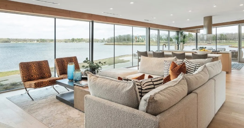  Modern Malakoff lakehouse