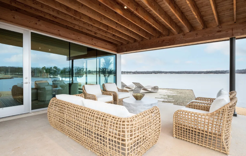  Modern Malakoff lakehouse
