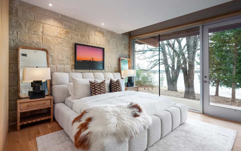  Modern Malakoff lakehouse