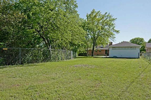 2125 Highwood Backyard
