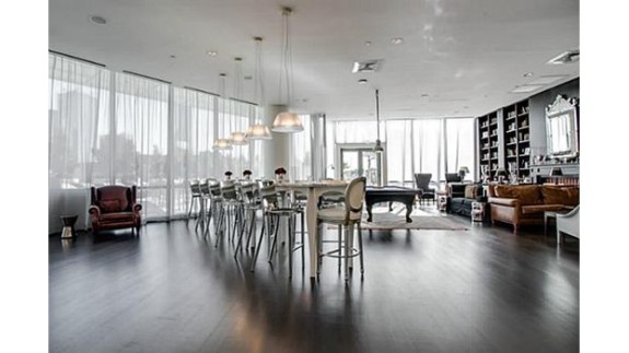 2200 Victory 1101 lounge