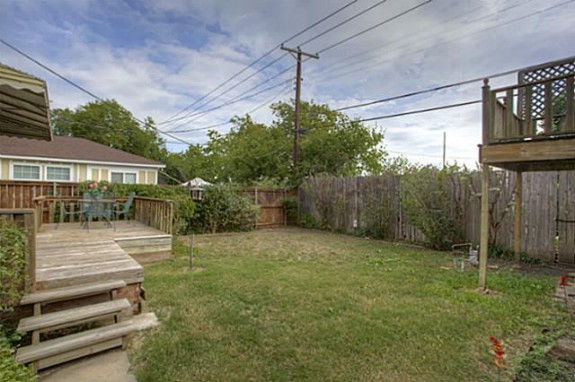 2213 Stanley Ave Backyard