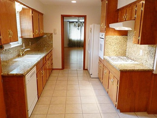 2515 Peavy Kitchen