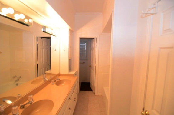 2722 Lawtherwood Master Bath