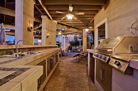 2811 Timber Crest Outdoor Kitchen