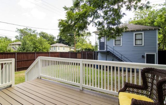 300 Edgefield Deck